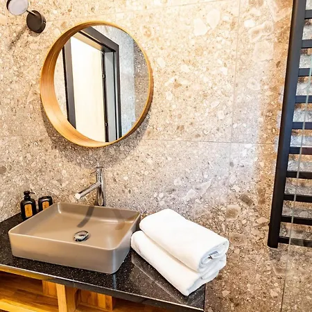 Dom Belona Z Prywatnym Podgrzewanym Basen I Jacuzzi *